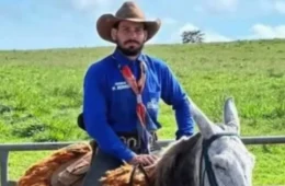 Peão morre após ser pisoteado por touro em rodeio
