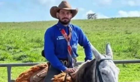 Peão morre após ser pisoteado por touro em rodeio