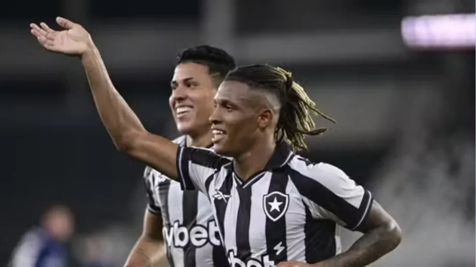 Botafogo vence o Racing e encaminha classificação na Sul-Americana