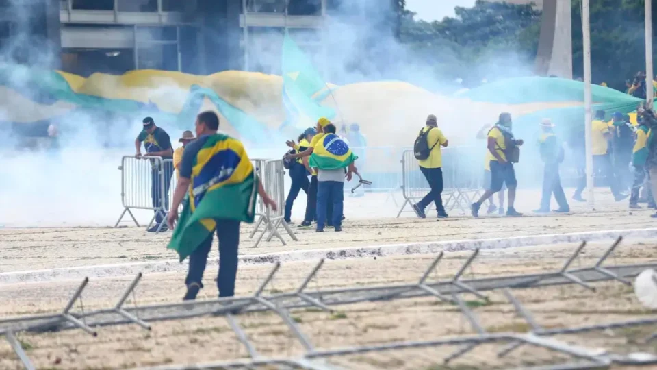 Defesas antecipam pedidos e acionam STF por revisão de penas do 8 de janeiro