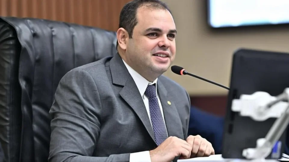 Eleição indireta escolhe Roberto Cidade como governador do Amazonas