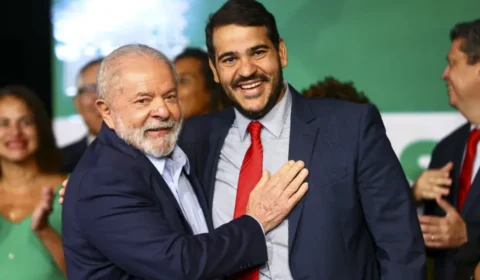 Lula pede permanência de Messias e estuda cenários para o ministro