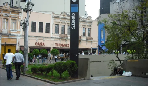 Tiroteio em estação do Metrô de São Paulo deixa cinco feridos e provoca pânico entre passageiros