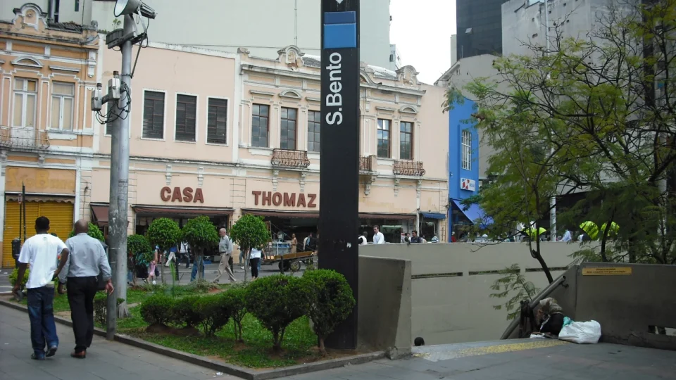 Tiroteio em estação do Metrô de São Paulo deixa cinco feridos e provoca pânico entre passageiros