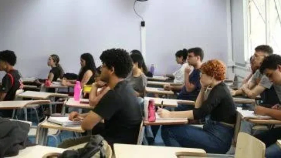 Fuvest divulga calendário do Vestibular 2027 da USP; veja datas das provas e inscrições