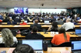 PEC que acaba com escala 6×1 avança para o Senado após aprovação histórica na Câmara