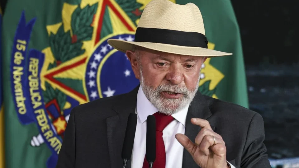 Lula anuncia fim da “taxa das blusinhas” para compras de até US$ 50
