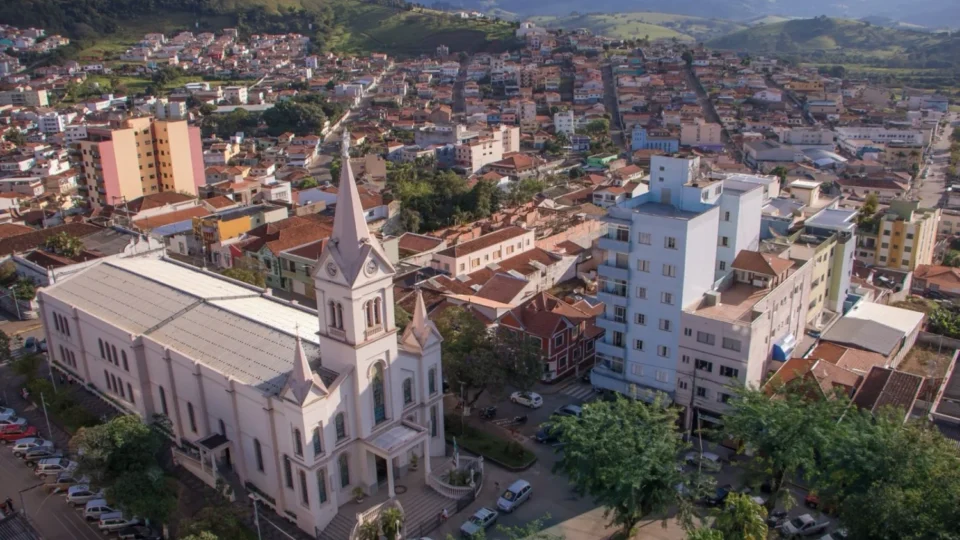 Prefeitura usa advogado em disputa de imóvel arrematado após pedido de empresa privada; caso levanta suspeita de conflito de interesses