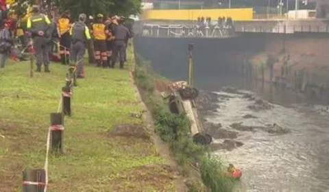 Motorista é preso após acidente que lançou carro no Rio Tamanduateí e matou passageiro em São Paulo
