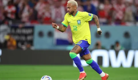Neymar iguala feito histórico de Pelé e usará a camisa 10 em seu quarto Mundial