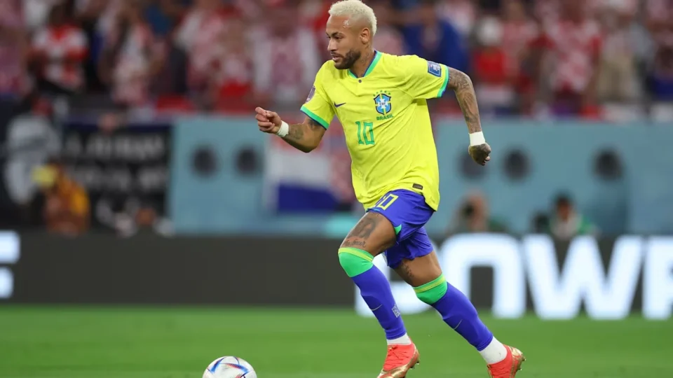 Neymar iguala feito histórico de Pelé e usará a camisa 10 em seu quarto Mundial