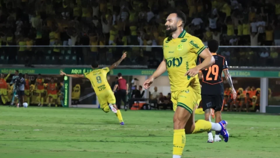 Mirassol vence Corinthians e surpreende no Brasileirão