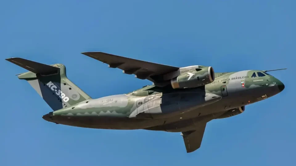 Embraer fecha venda histórica de aviões militares para Emirados Árabes
