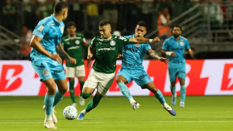 Palmeiras busca empate com o Santos em clássico movimentado