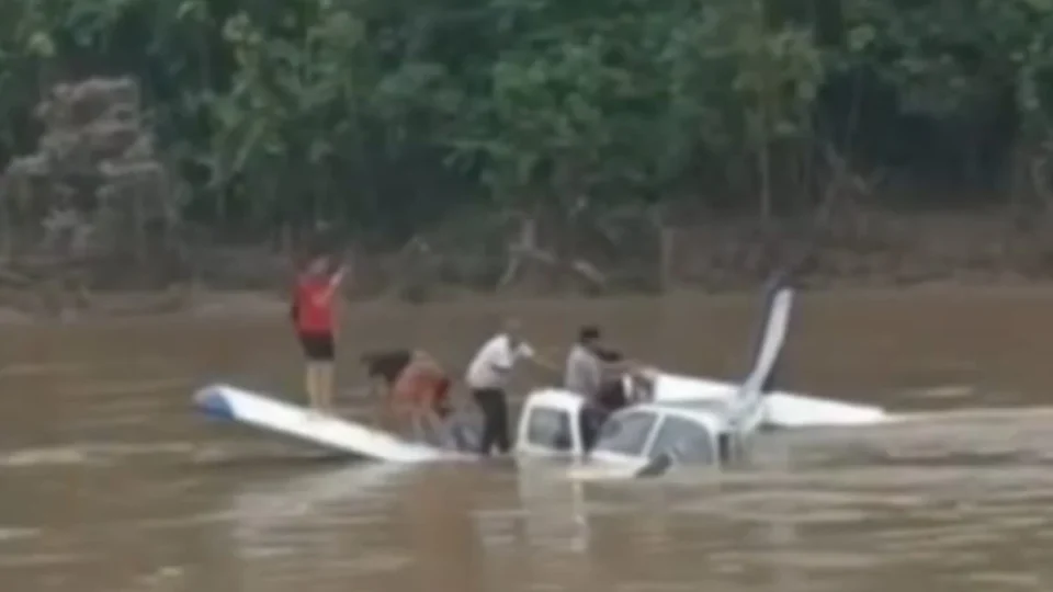 Avião cai em rio no interior da Amazônia e mobiliza operação de resgate