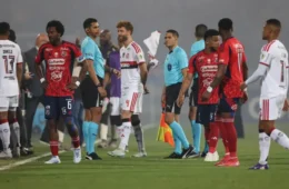 Jogo entre Flamengo e Independiente Medellín é cancelado após confusão na Colômbia