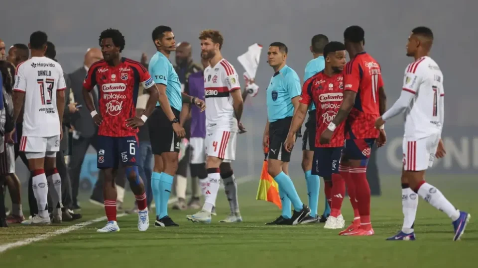 Jogo entre Flamengo e Independiente Medellín é cancelado após confusão na Colômbia