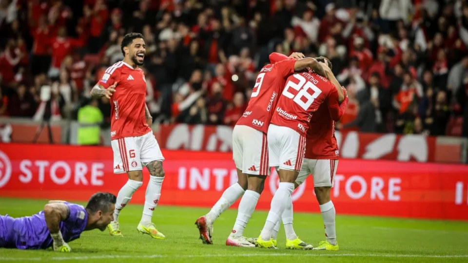 Internacional vence o Fluminense e se impõe no Beira-Rio