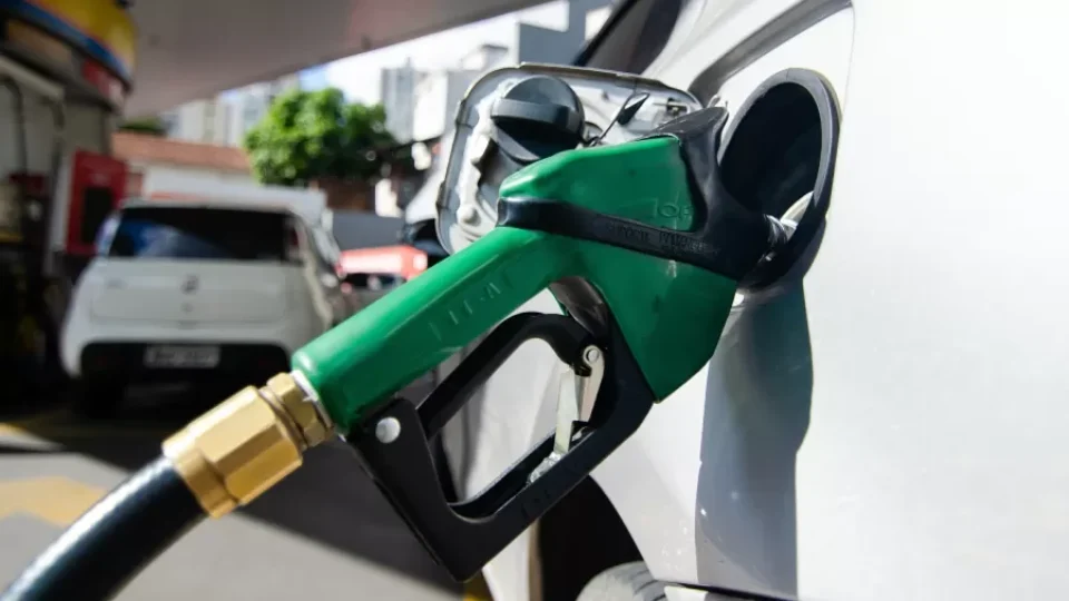 Petrobras anuncia mudança no preço da gasolina e motoristas aguardam impacto nos postos