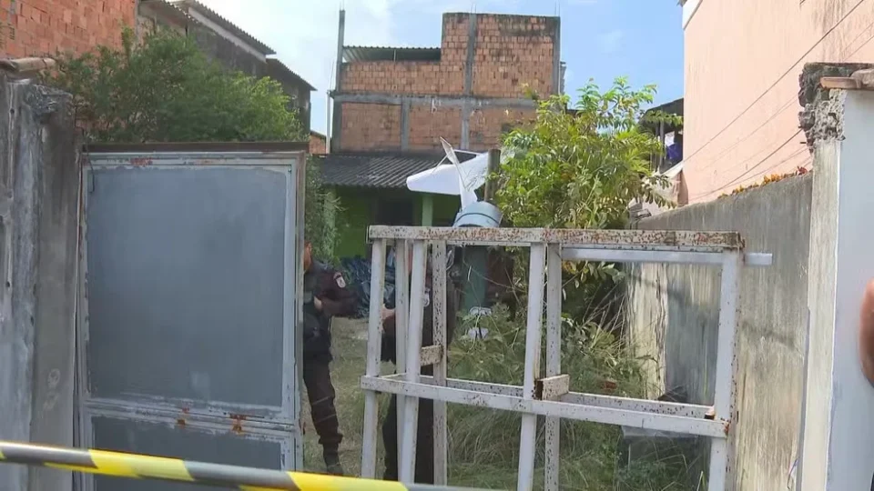 Avião de pequeno porte cai em Nova Iguaçu e deixa mortos na Baixada Fluminense