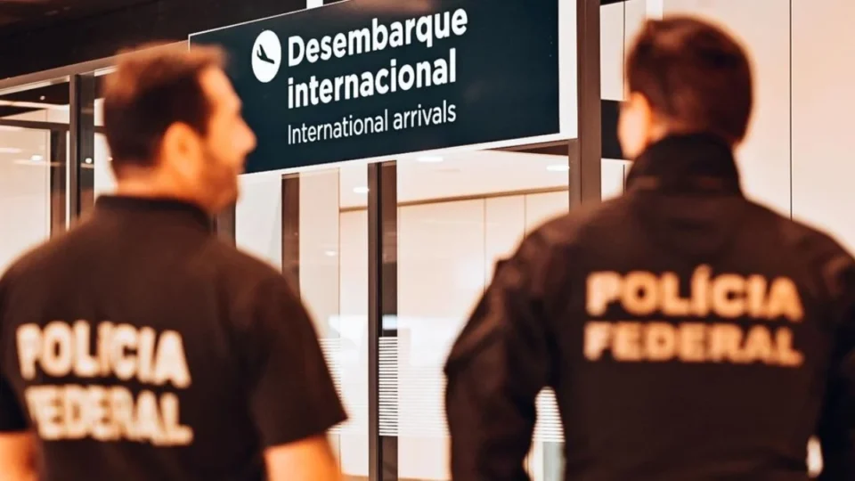Foragido é preso após deportação dos Estados Unidos