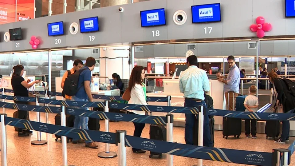 Quadrilhas fazem arrastão silencioso em aeroportos de SP e furtos de malas disparam