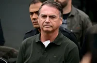 Defesa de Bolsonaro pede prorrogação da prisão domiciliar e decisão fica nas mãos de Moraes