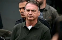Defesa de Bolsonaro pede prorrogação da prisão domiciliar e decisão fica nas mãos de Moraes