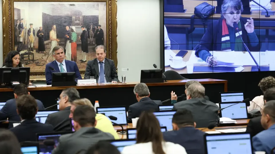 Comissão da Câmara aprova redução da maioridade penal para 16 anos em crimes hediondos