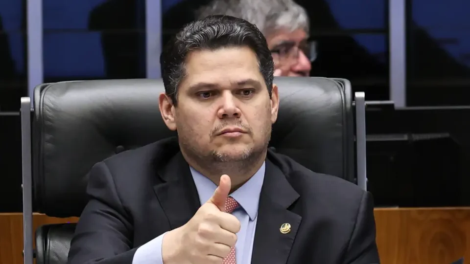 PEC da escala 6×1: Alcolumbre sugere rito inédito no Senado e governo teme manobra de atraso