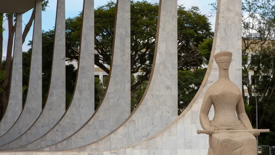 CNJ adia para agosto alteração de regras que extingue a aposentadoria compulsória para juízes