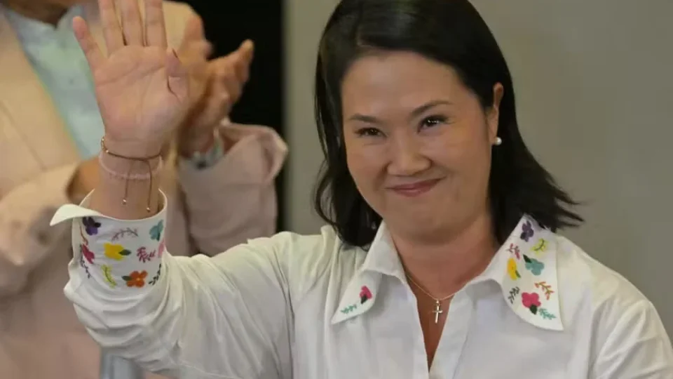 Keiko Fujimori vence eleição presidencial no Peru com 50,135% dos votos após apuração de 100% das urnas