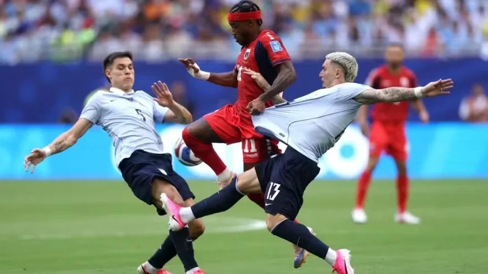 Uruguai tropeça diante de Cabo Verde e complica situação no torneio mundial