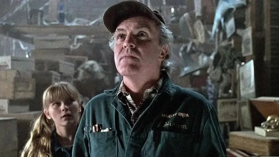 Ator de “Top Gun: Maverick” e “Jumanji” morre aos 81 anos após ser esfaqueado nos Estados Unidos