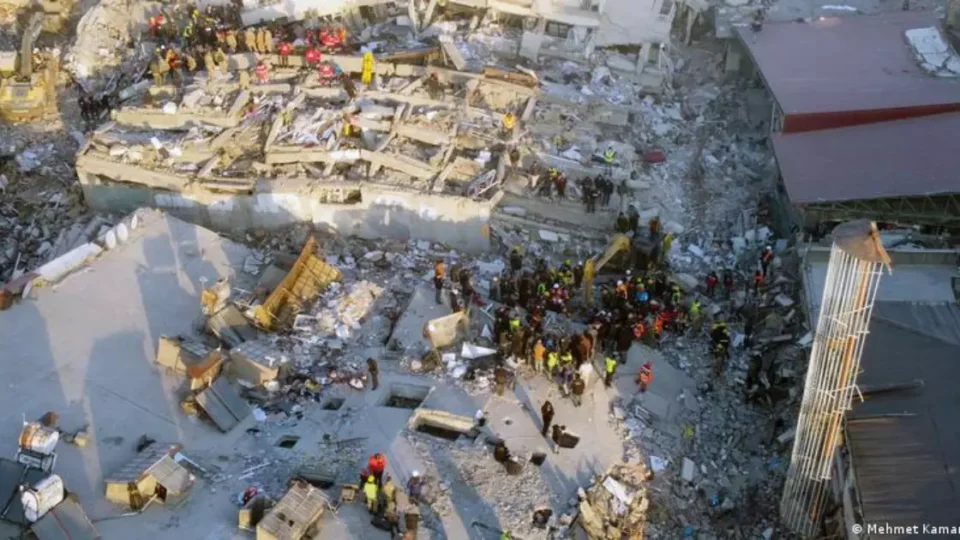 Desaparecidos após terremoto na Venezuela passam de 50 mil enquanto equipes ampliam buscas por sobreviventes