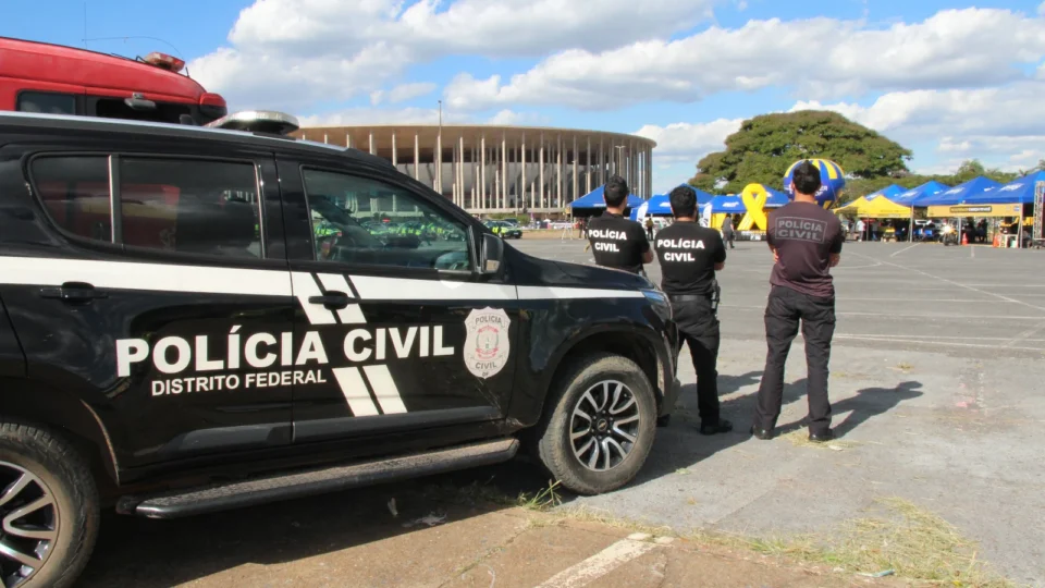 Polícia Civil prende sete suspeitos de desviar R$ 5 milhões de aposentados e pensionistas do GDF