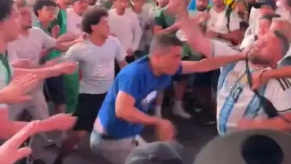 Torcedores da Argentina e Argélia trocam socos em Nova York antes de estreia no torneio mundial