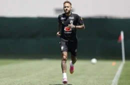 Mesmo voltando aos treinos, Neymar ainda não joga contra o Haiti