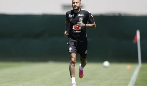 Mesmo voltando aos treinos, Neymar ainda não joga contra o Haiti