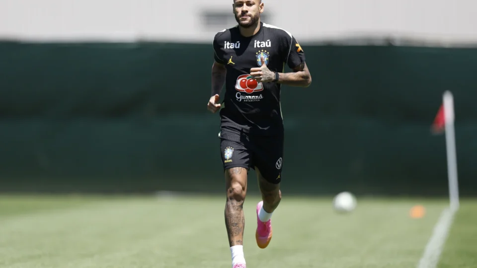 Mesmo voltando aos treinos, Neymar ainda não joga contra o Haiti