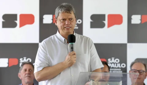 Tarcísio demite investigador acusado de receber propina em esquema revelado por delator do PCC