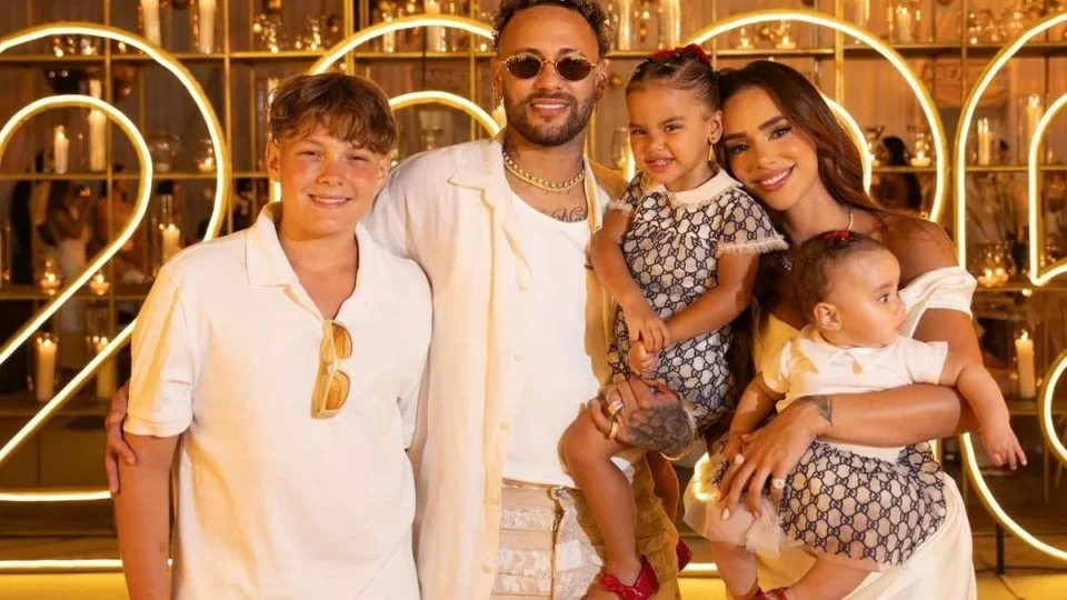 Neymar manda fazer joia de diamantes com iniciais dos filhos e peça poderá ganhar nova atualização