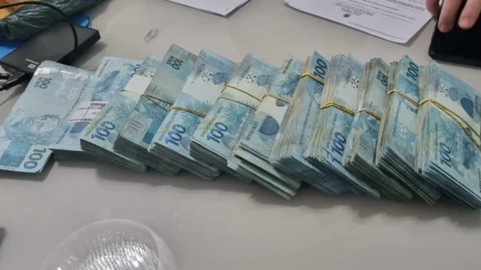 PF investiga suposto esquema de corrupção na Saúde no Espírito Santo e apreende R$ 113 mil em dinheiro vivo