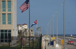 EUA asfixiam Cuba com novas sanções e Trump faz ameaça direta