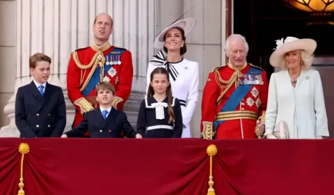 Kate homenageia Lady Di e aparece com George em rara agenda