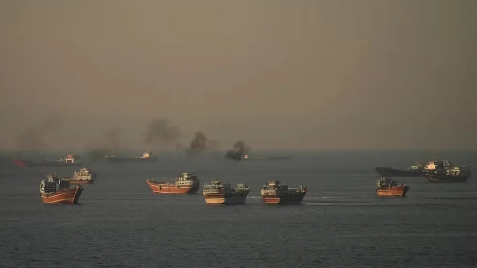 EUA voltam a atacar alvos no Irã e aumentam pressão sobre frágil cessar-fogo no Oriente Médio