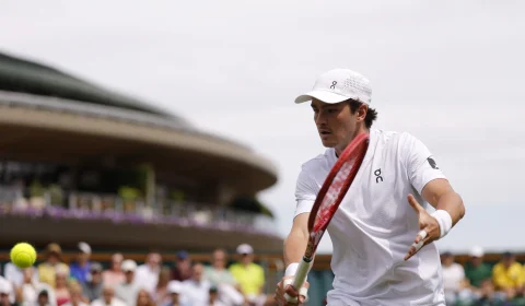 João Fonseca vence Bautista Agut na estreia em Wimbledon