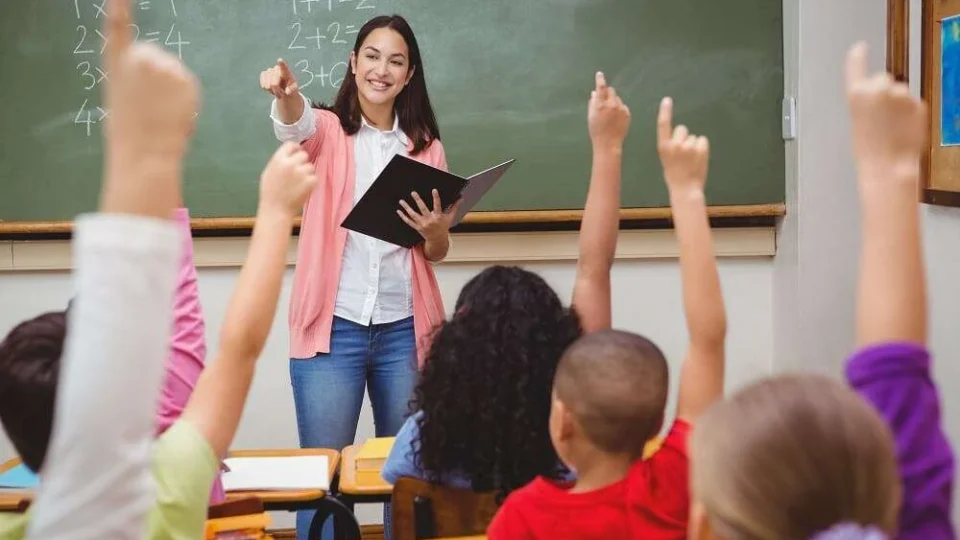 Sancionada lei que reajusta piso salarial dos professores da educação básica para R$ 5,1 mil