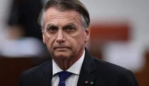 Bolsonaro tem aumento nas crises de soluço e segue sob acompanhamento médico em casa