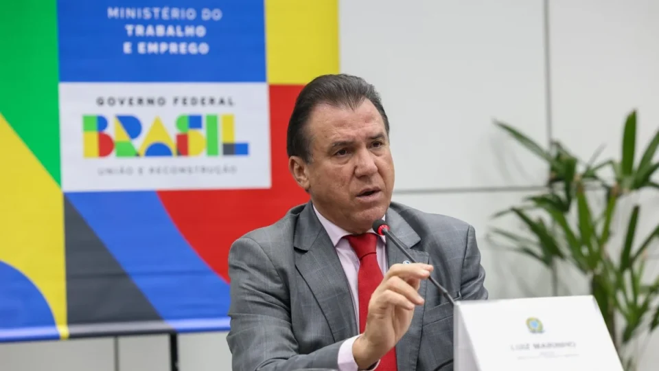 Ministro ataca BC e novas regras do seguro-desemprego entram em vigor